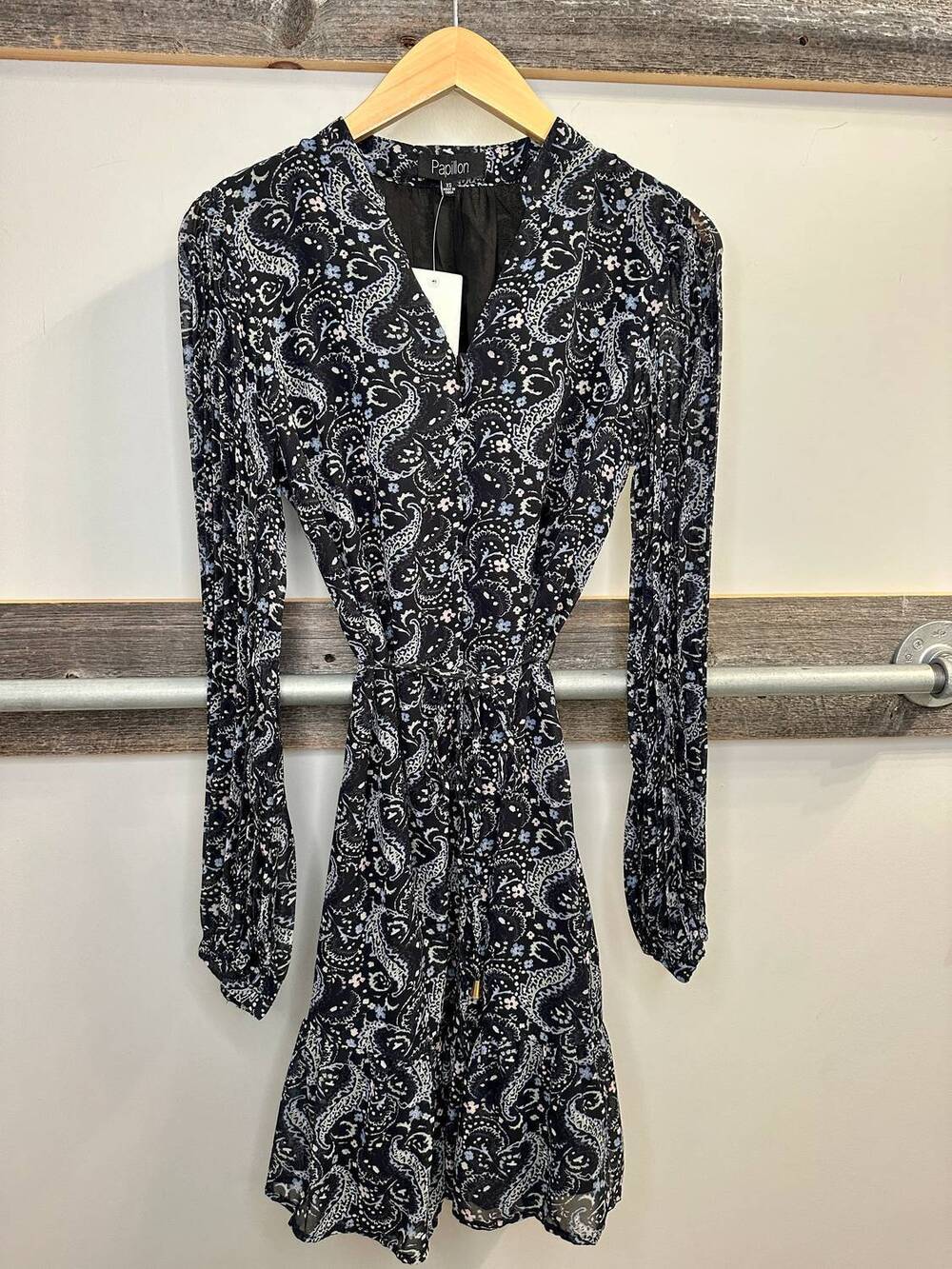 NEW PAPILLON women's ruffle hem tie belt long sleeve dress in black
